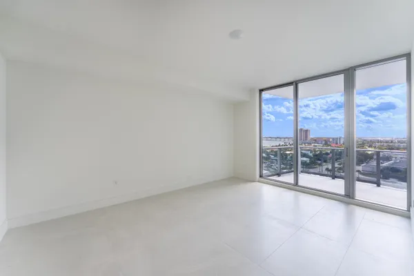 $6,000 | 220 Lake Shore Drive, Unit 1011, Lake Park, FL 33403