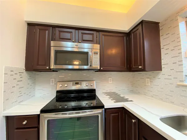 $2,400 | 6918 Springcrest Court, Sugar Land, TX 77479