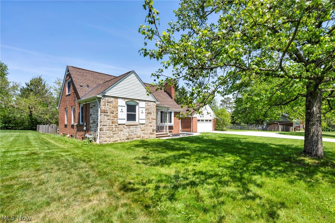 7035 Farview Road Brecksville, OH 44141 - Photo 3 of 41