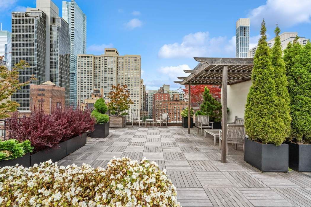 333 East 53rd Street, Unit 5B Manhattan, NY 10022 - Photo 9 of 12 a view of a city with tall buildings