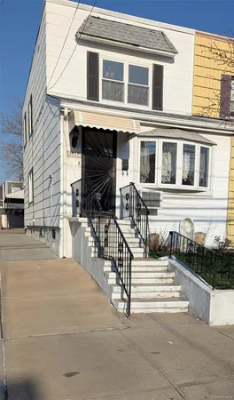 $838,888 | 32-27 202nd Street | Auburndale