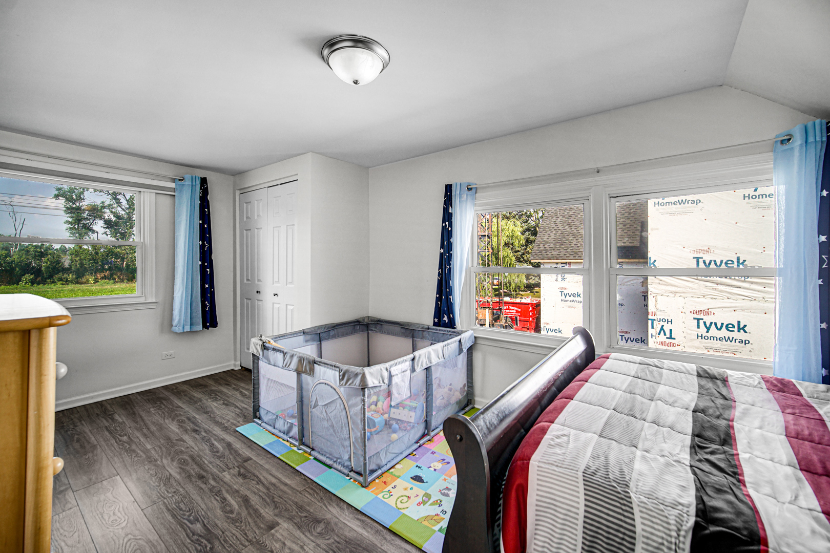25W277 Doris Avenue Carol Stream, IL 60188 - Photo 14 of 27 a bed sitting in a bedroom next to a window