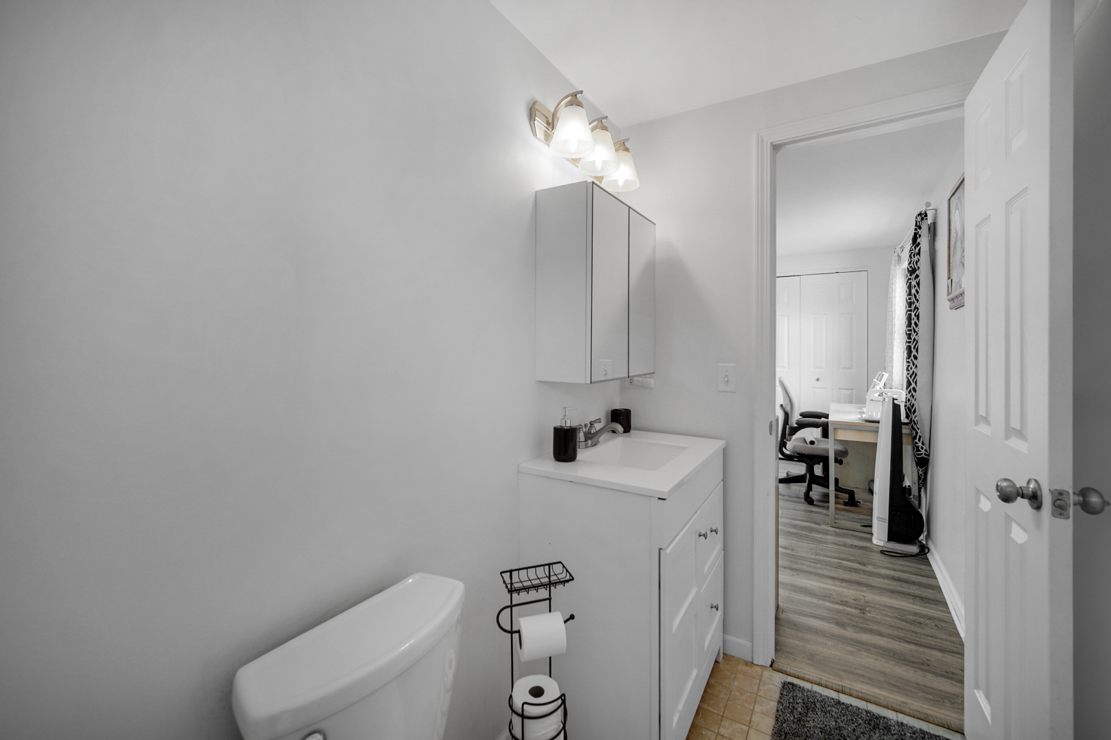 25W277 Doris Avenue Carol Stream, IL 60188 - Photo 16 of 27 a bathroom with a toilet a sink and mirror