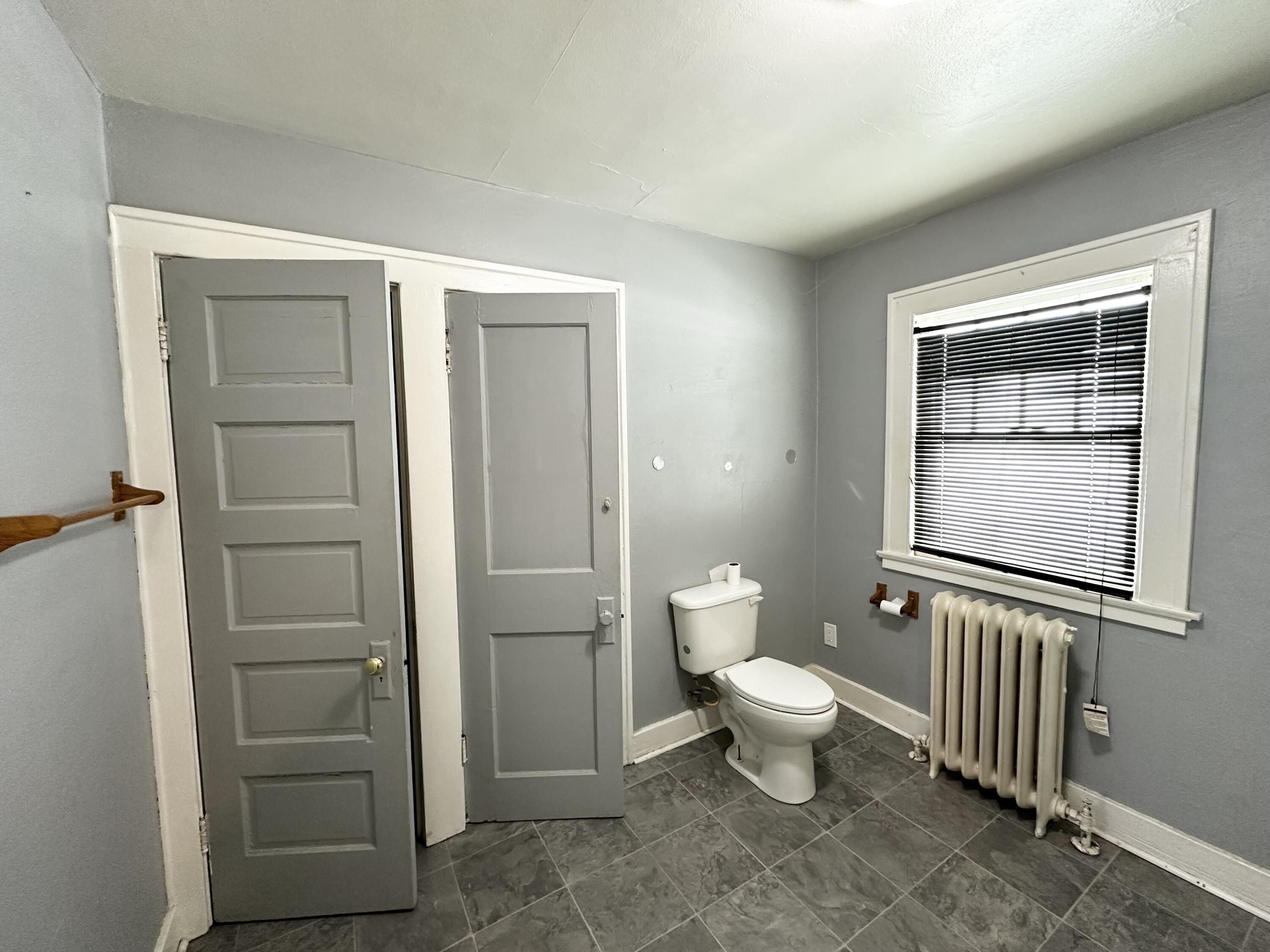 4090 North 7th Street Milwaukee, WI 53209 - Photo 15 of 20 Spacious Bathroom