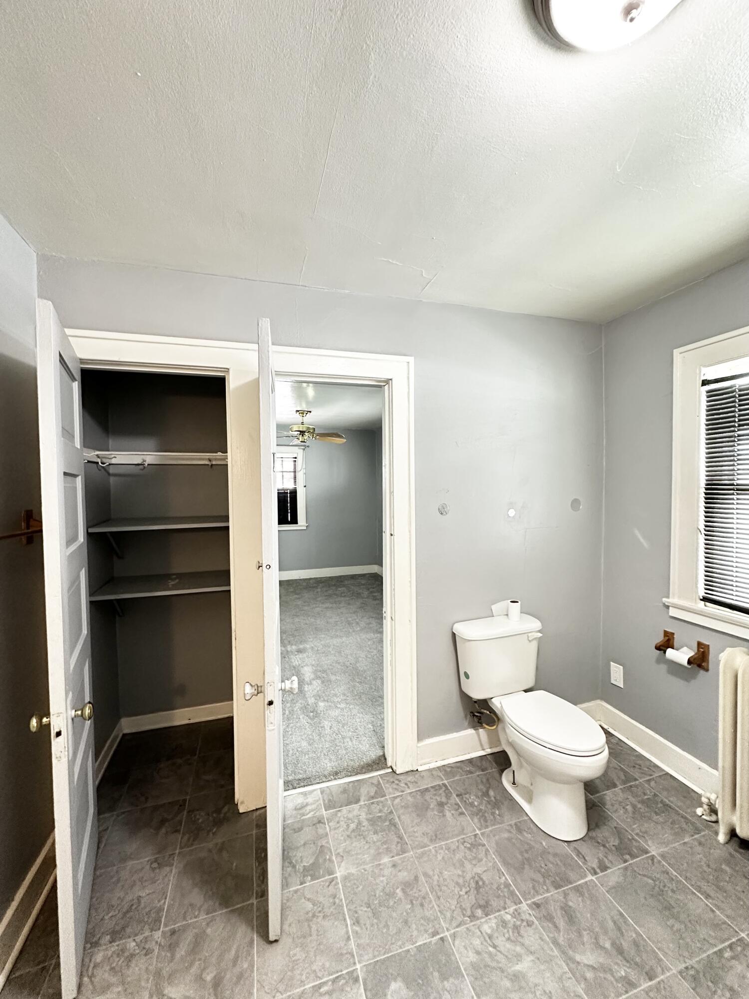 4090 North 7th Street Milwaukee, WI 53209 - Photo 16 of 20 Bathroom