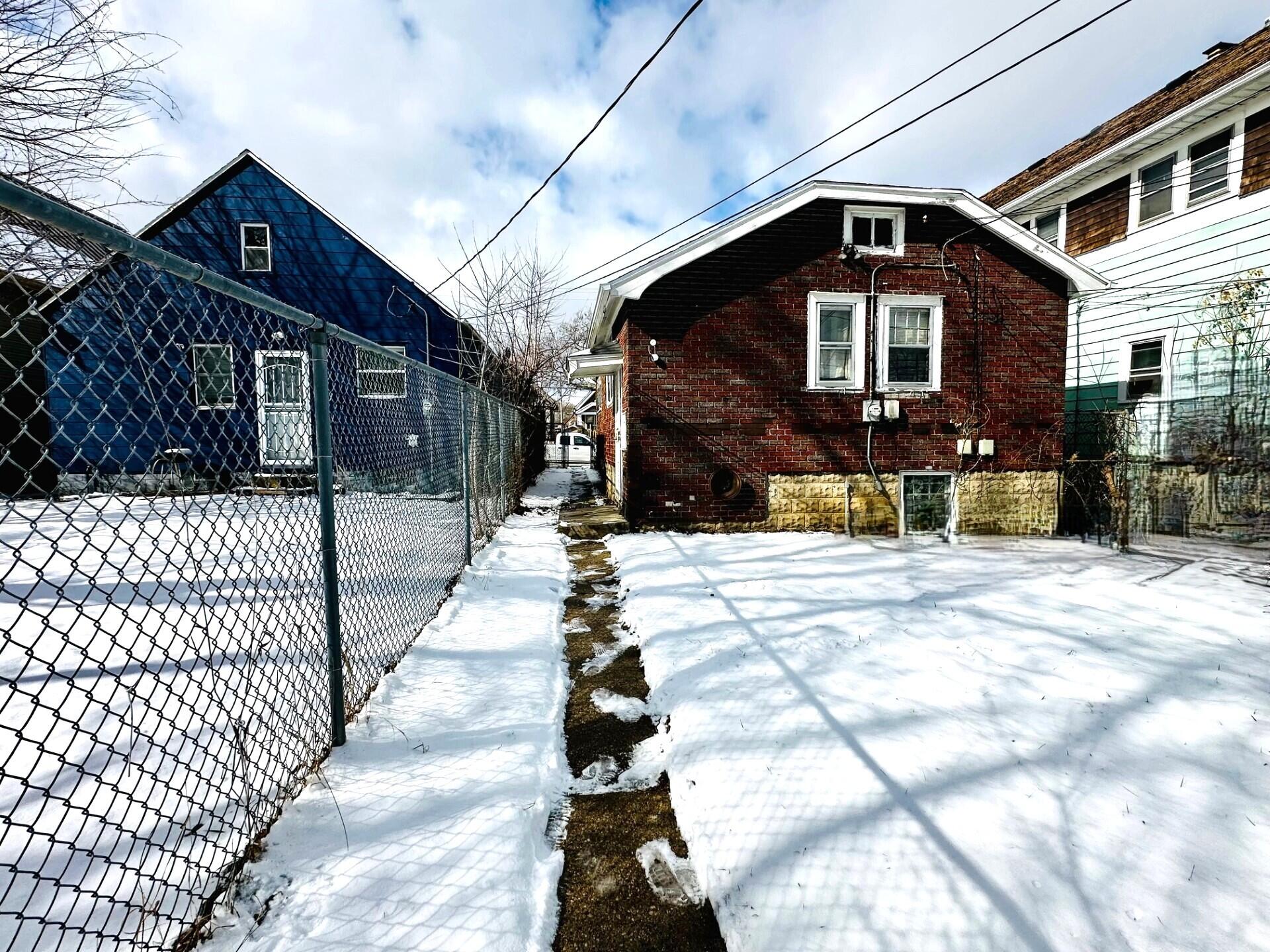 4090 North 7th Street Milwaukee, WI 53209 - Photo 19 of 20 fenced in backyard