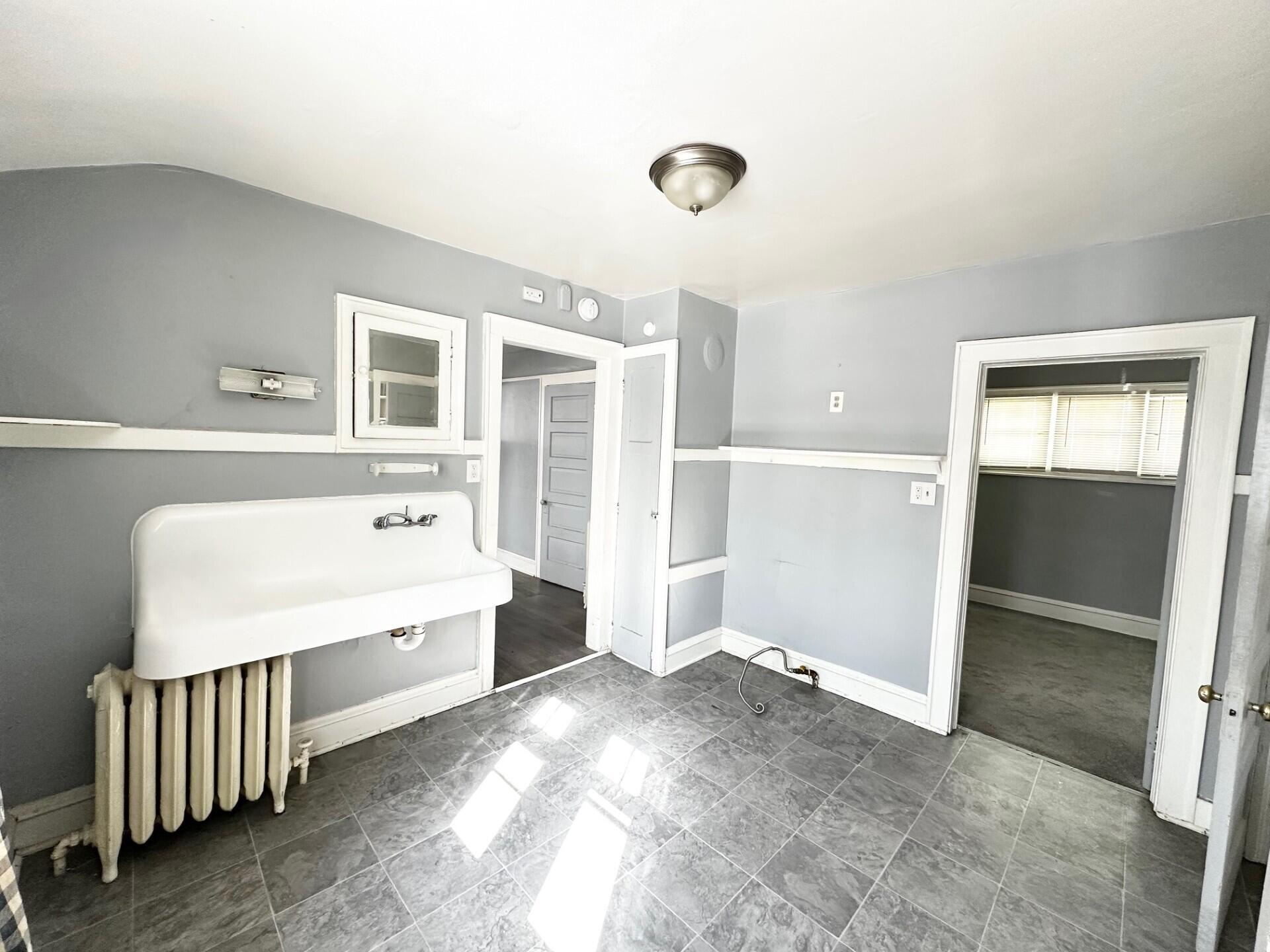 4090 North 7th Street Milwaukee, WI 53209 - Photo 8 of 20 Kitchen