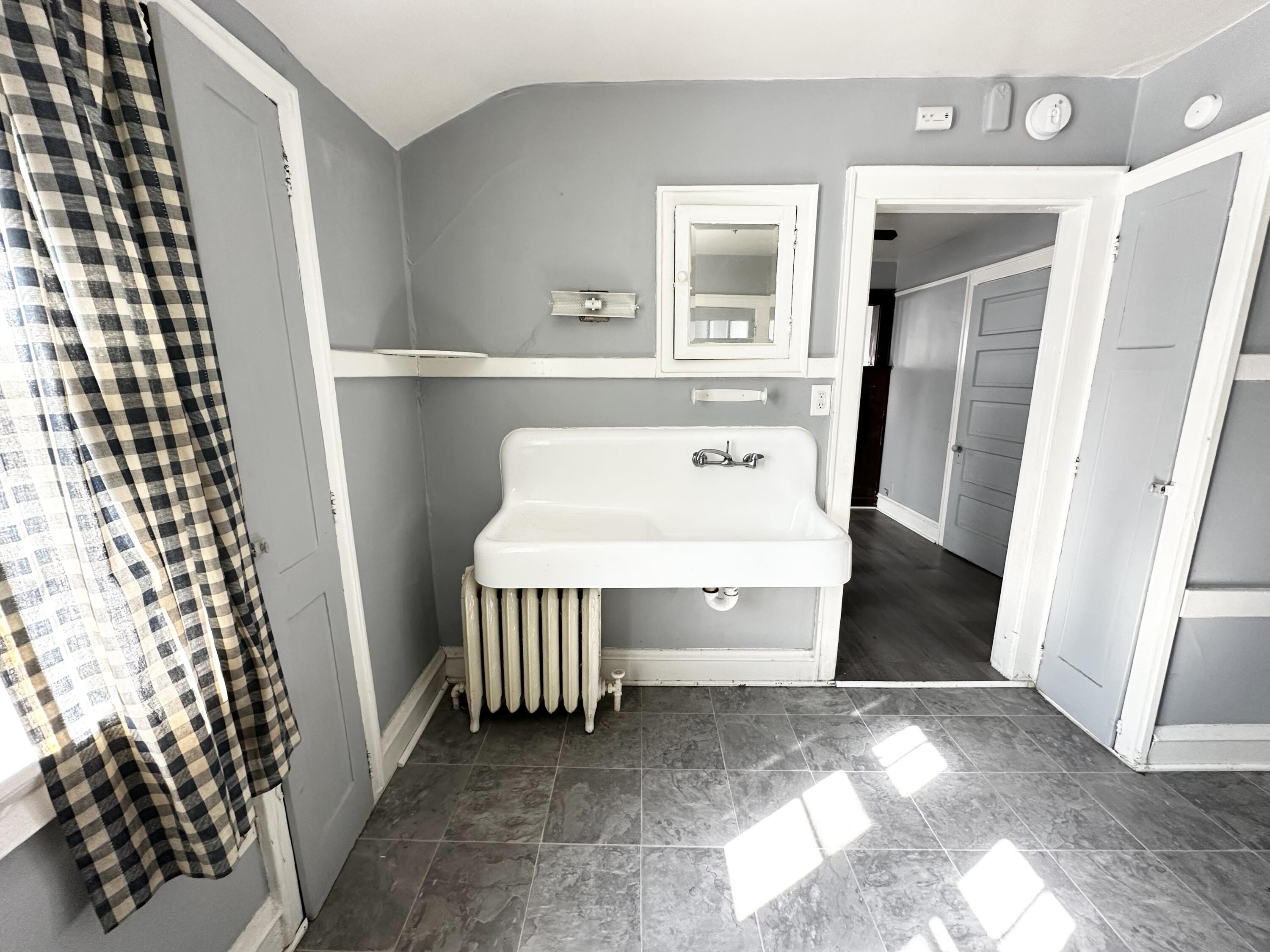 4090 North 7th Street Milwaukee, WI 53209 - Photo 10 of 20 Kitchen