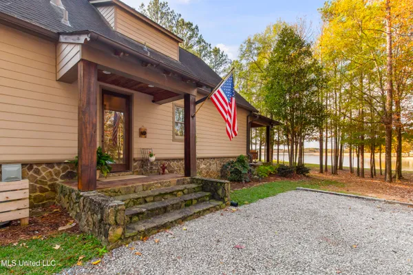 $705,000 | 101 Lakeshore Cove, Madison, MS 39110