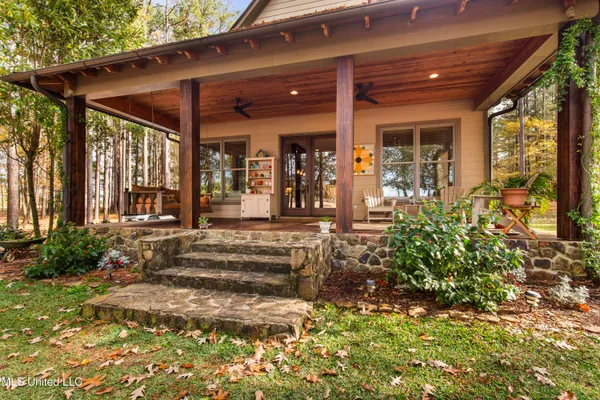 $705,000 | 101 Lakeshore Cove, Madison, MS 39110