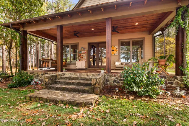 $725,000 | 101 Lakeshore Cove, Madison, MS 39110