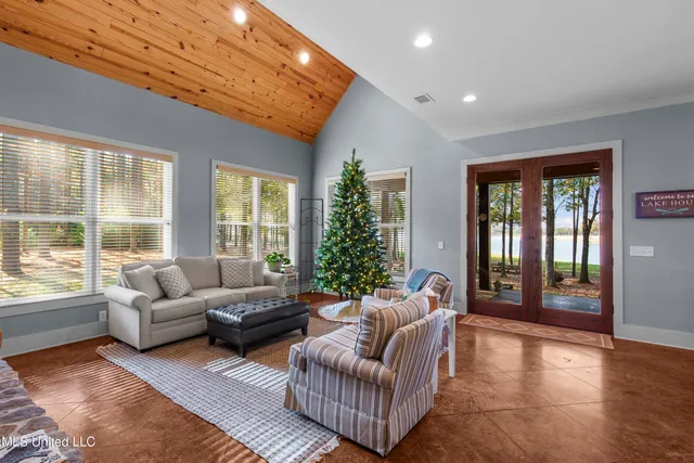 $725,000 | 101 Lakeshore Cove, Madison, MS 39110