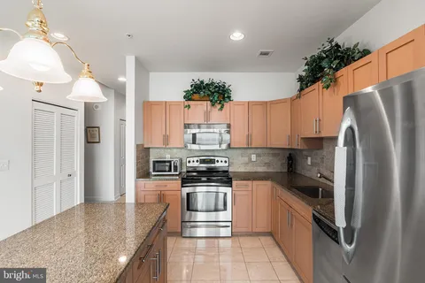 $380,000 | 901 North Penn Street, Unit F1609, Philadelphia, PA 19123