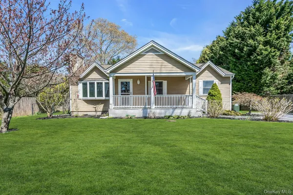 $865,000 | 3 Liberty Street, Hampton Bays, NY 11946