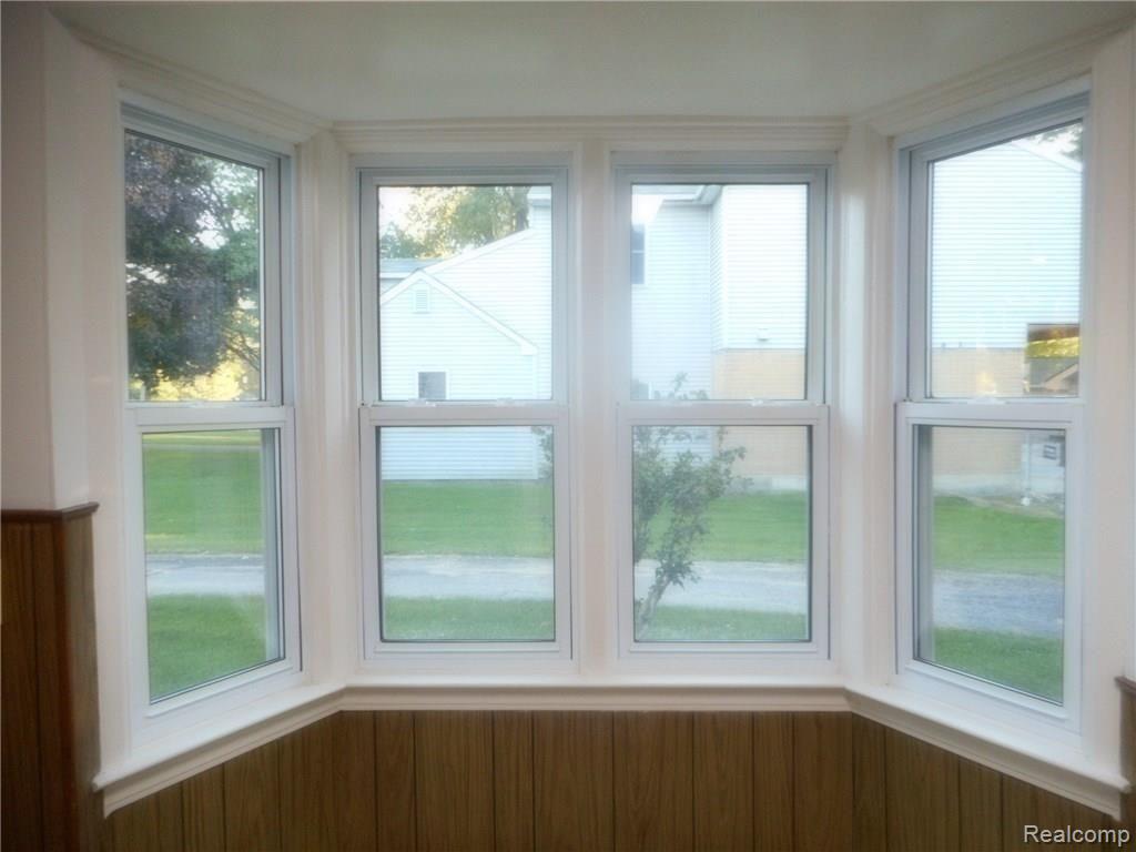 10250 Pardee Road Taylor, MI 48180 - Photo 24 of 58 BAY WINDOW KITCHEN