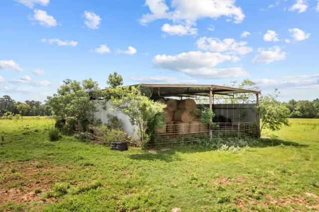 a view of a houses with a yard