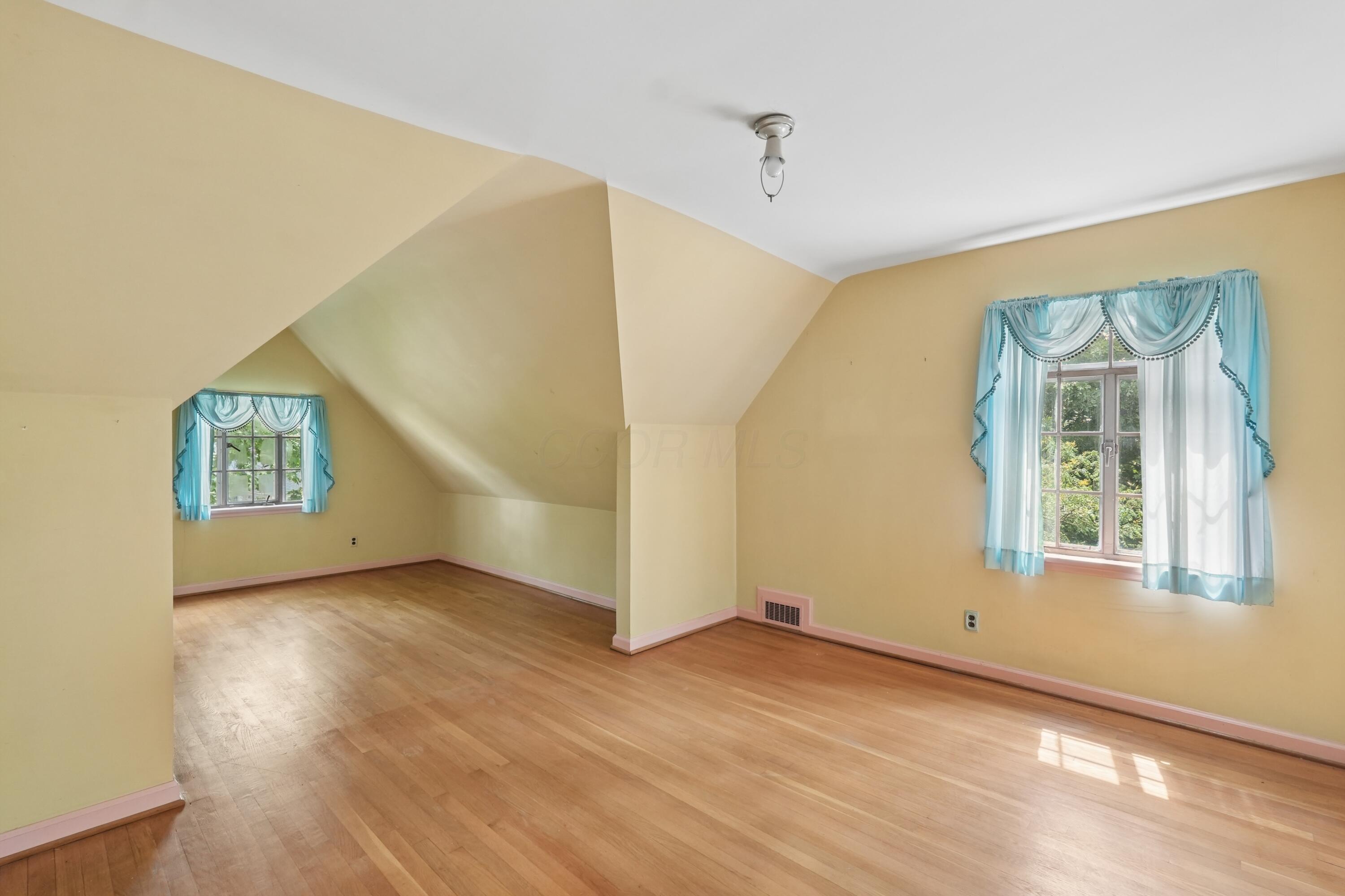 2050 Upper Chelsea Road Columbus, OH 43221 - Photo 32 of 62