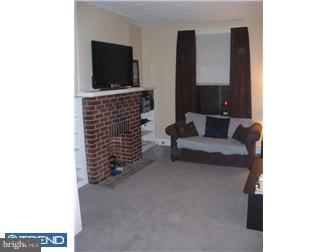 272 Kalos Street Philadelphia, PA 19128 - Photo 2 of 12 Living Room