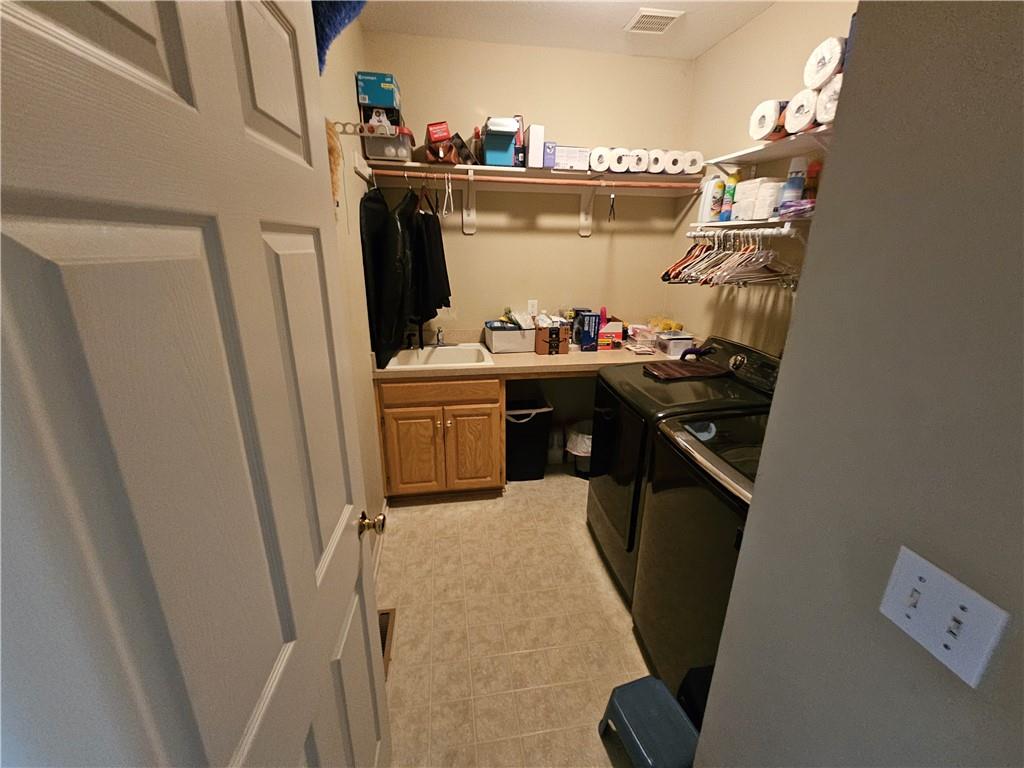 8401 Harbinger Street Lenexa, KS 66219 - Photo 13 of 59