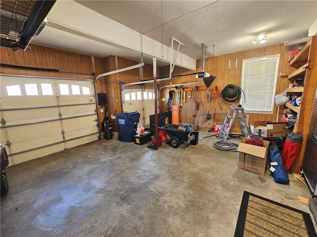 8401 Harbinger Street Lenexa, KS 66219 - Photo 14 of 59