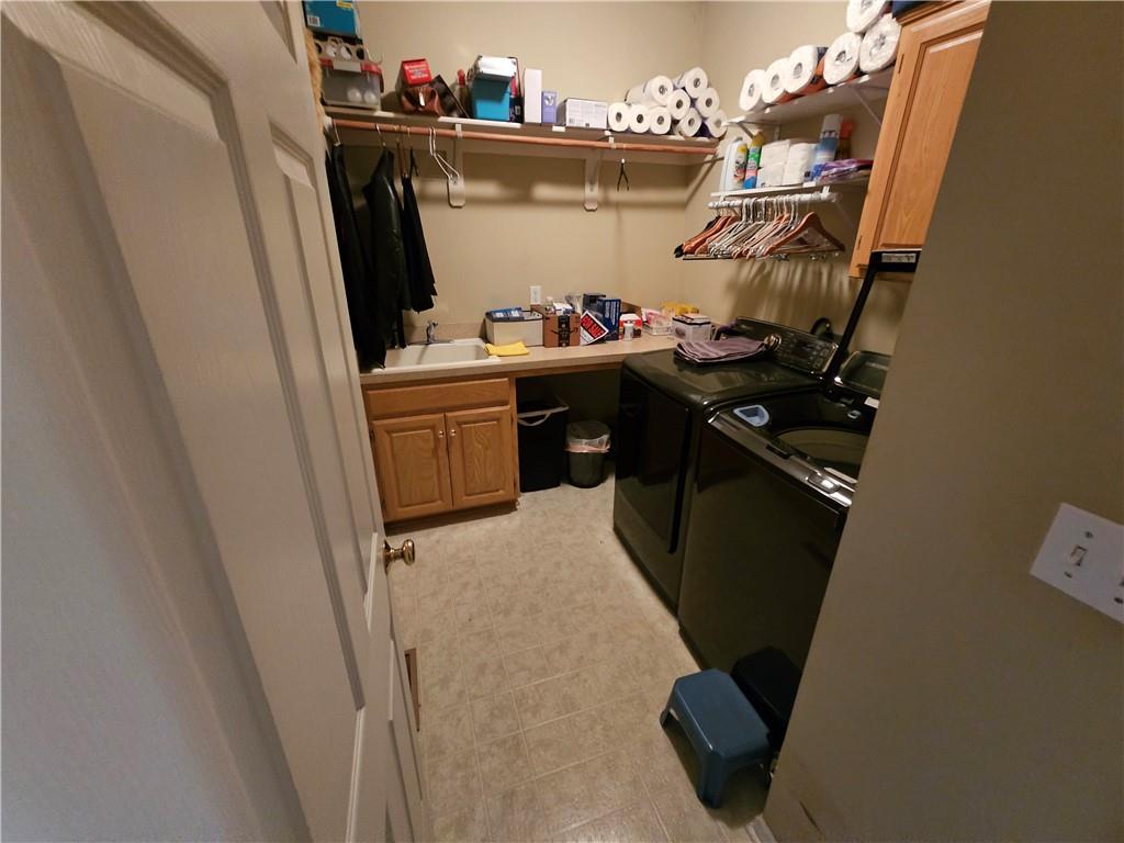 8401 Harbinger Street Lenexa, KS 66219 - Photo 17 of 97