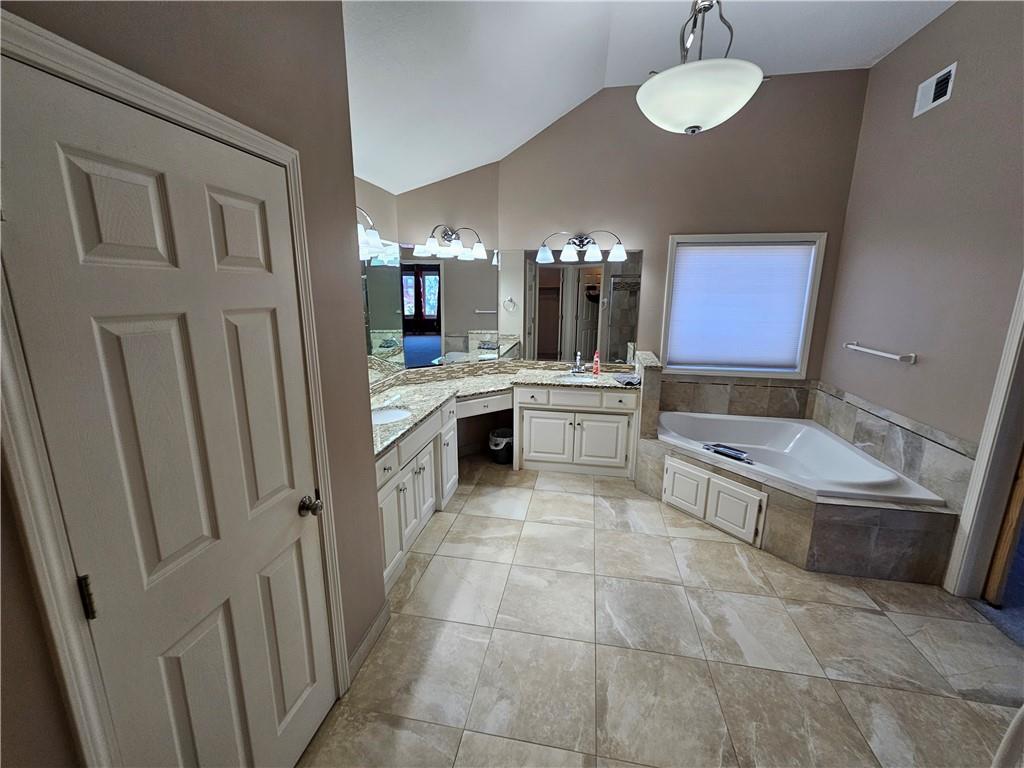 8401 Harbinger Street Lenexa, KS 66219 - Photo 37 of 59