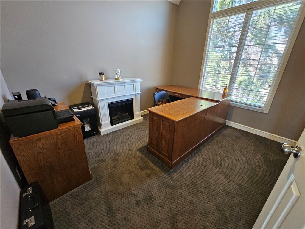 8401 Harbinger Street Lenexa, KS 66219 - Photo 4 of 59