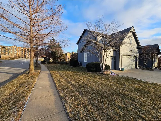 $620,000 | 8401 Harbinger Street, Lenexa, KS 66219