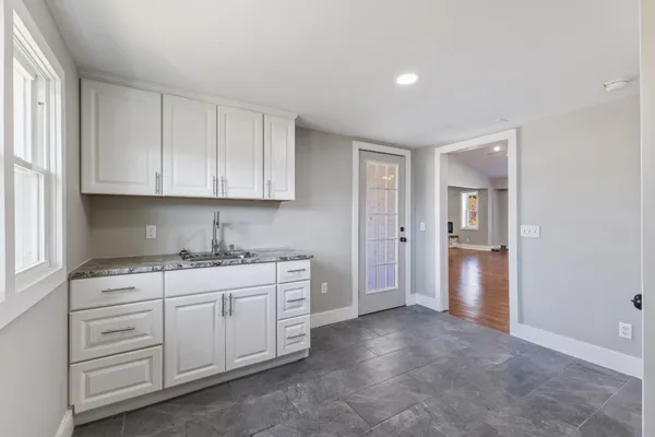 $589,000 | 405 Fairfield Road, Bethpage, TN 37022