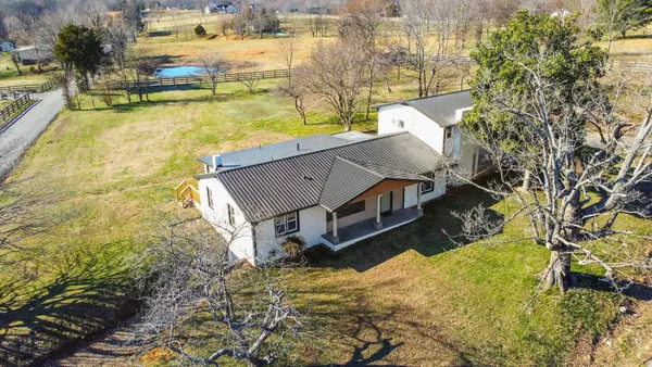 $544,000 | 405 Fairfield Road, Bethpage, TN 37022