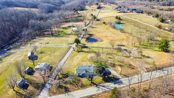 $589,000 | 405 Fairfield Road, Bethpage, TN 37022