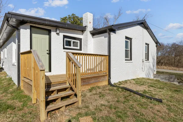 $544,000 | 405 Fairfield Road, Bethpage, TN 37022