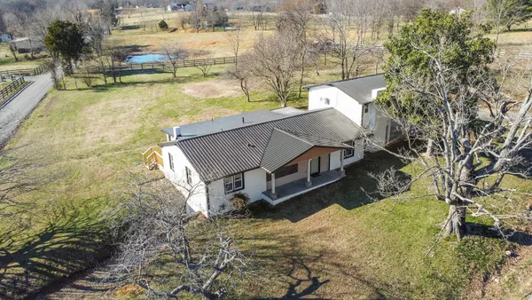 $544,000 | 405 Fairfield Road, Bethpage, TN 37022