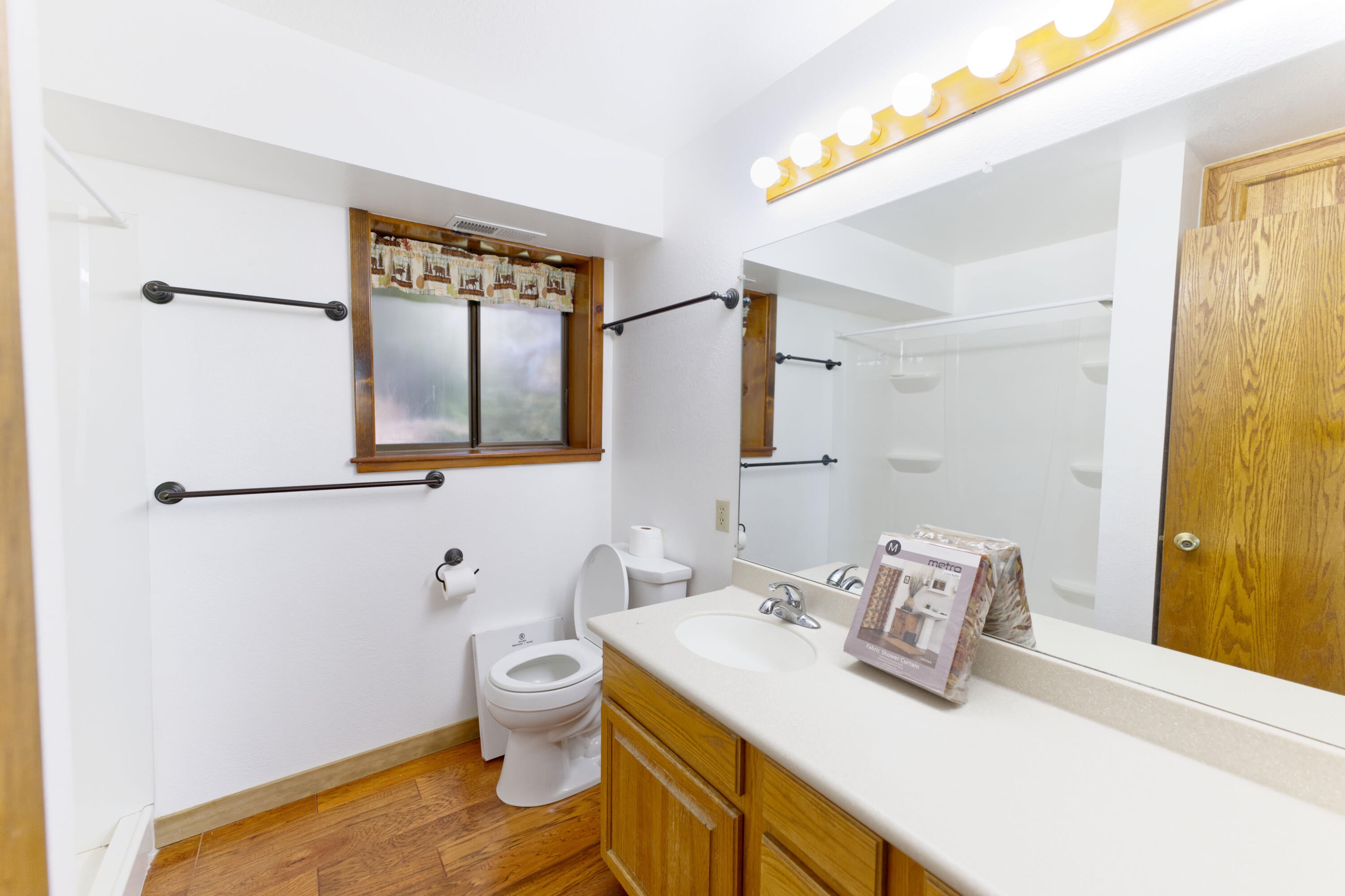 349 Wilson Road Ashland, OR 97520 - Photo 34 of 34 Master Bath mls