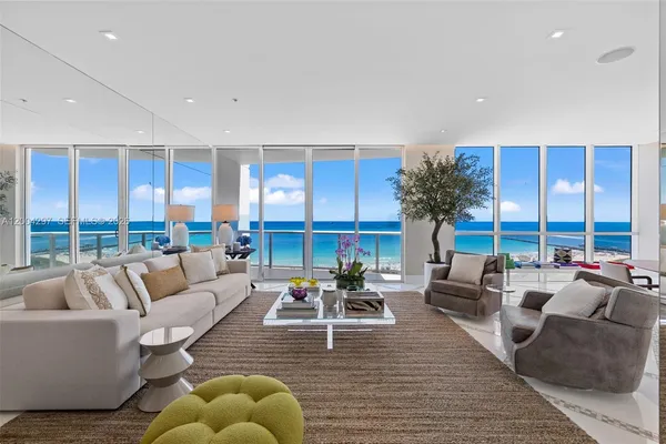 $40,000 | 50 South Pointe Drive, Unit 1502/03, Miami Beach, FL 33139