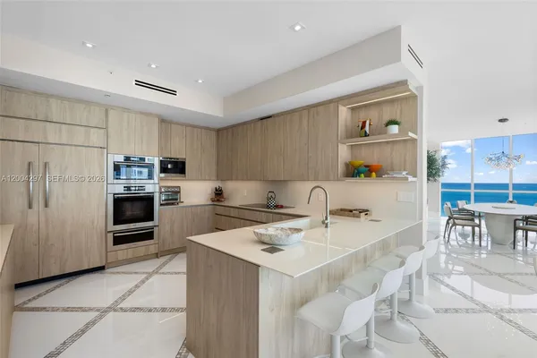 $40,000 | 50 South Pointe Drive, Unit 1502/03, Miami Beach, FL 33139