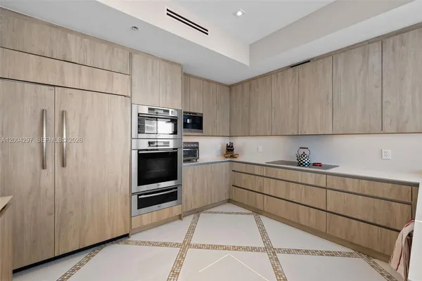 $40,000 | 50 South Pointe Drive, Unit 1502/03, Miami Beach, FL 33139