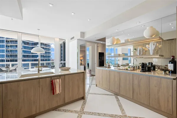 $40,000 | 50 South Pointe Drive, Unit 1502/03, Miami Beach, FL 33139