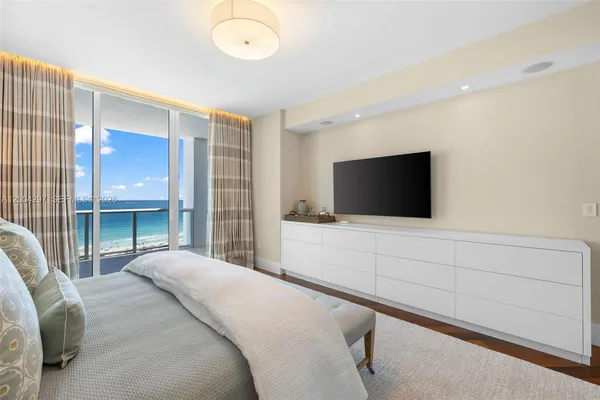 $40,000 | 50 South Pointe Drive, Unit 1502/03, Miami Beach, FL 33139