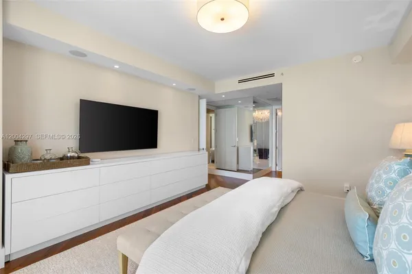 $40,000 | 50 South Pointe Drive, Unit 1502/03, Miami Beach, FL 33139