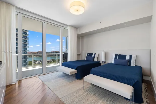 $40,000 | 50 South Pointe Drive, Unit 1502/03, Miami Beach, FL 33139