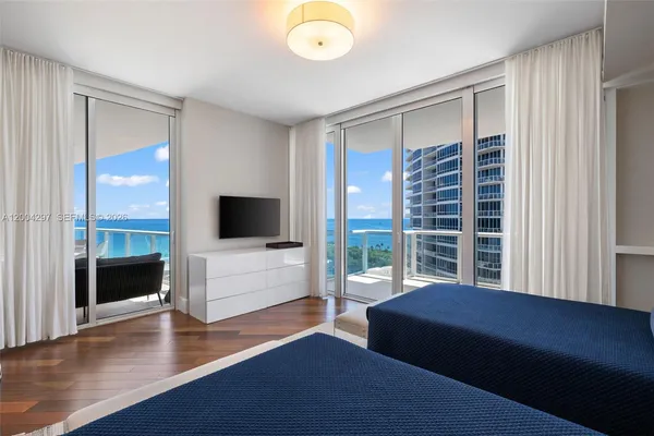 $40,000 | 50 South Pointe Drive, Unit 1502/03, Miami Beach, FL 33139