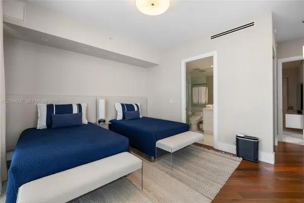 $40,000 | 50 South Pointe Drive, Unit 1502/03, Miami Beach, FL 33139
