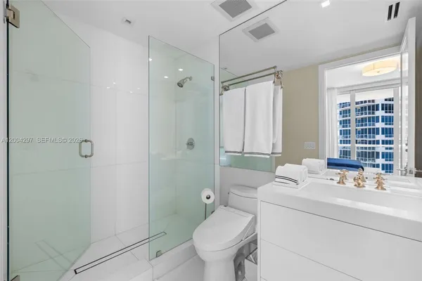 $40,000 | 50 South Pointe Drive, Unit 1502/03, Miami Beach, FL 33139