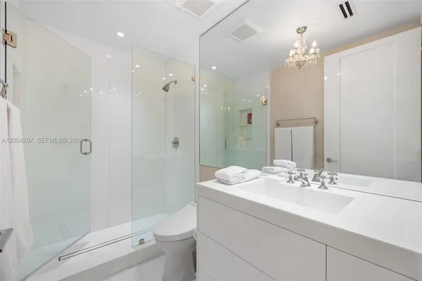$40,000 | 50 South Pointe Drive, Unit 1502/03, Miami Beach, FL 33139
