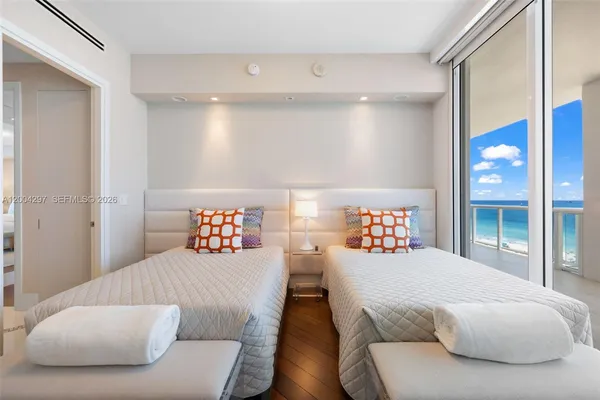 $40,000 | 50 South Pointe Drive, Unit 1502/03, Miami Beach, FL 33139