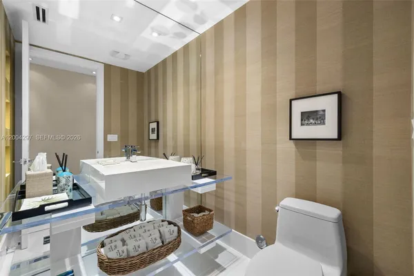 $40,000 | 50 South Pointe Drive, Unit 1502/03, Miami Beach, FL 33139