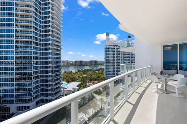 $40,000 | 50 South Pointe Drive, Unit 1502/03, Miami Beach, FL 33139