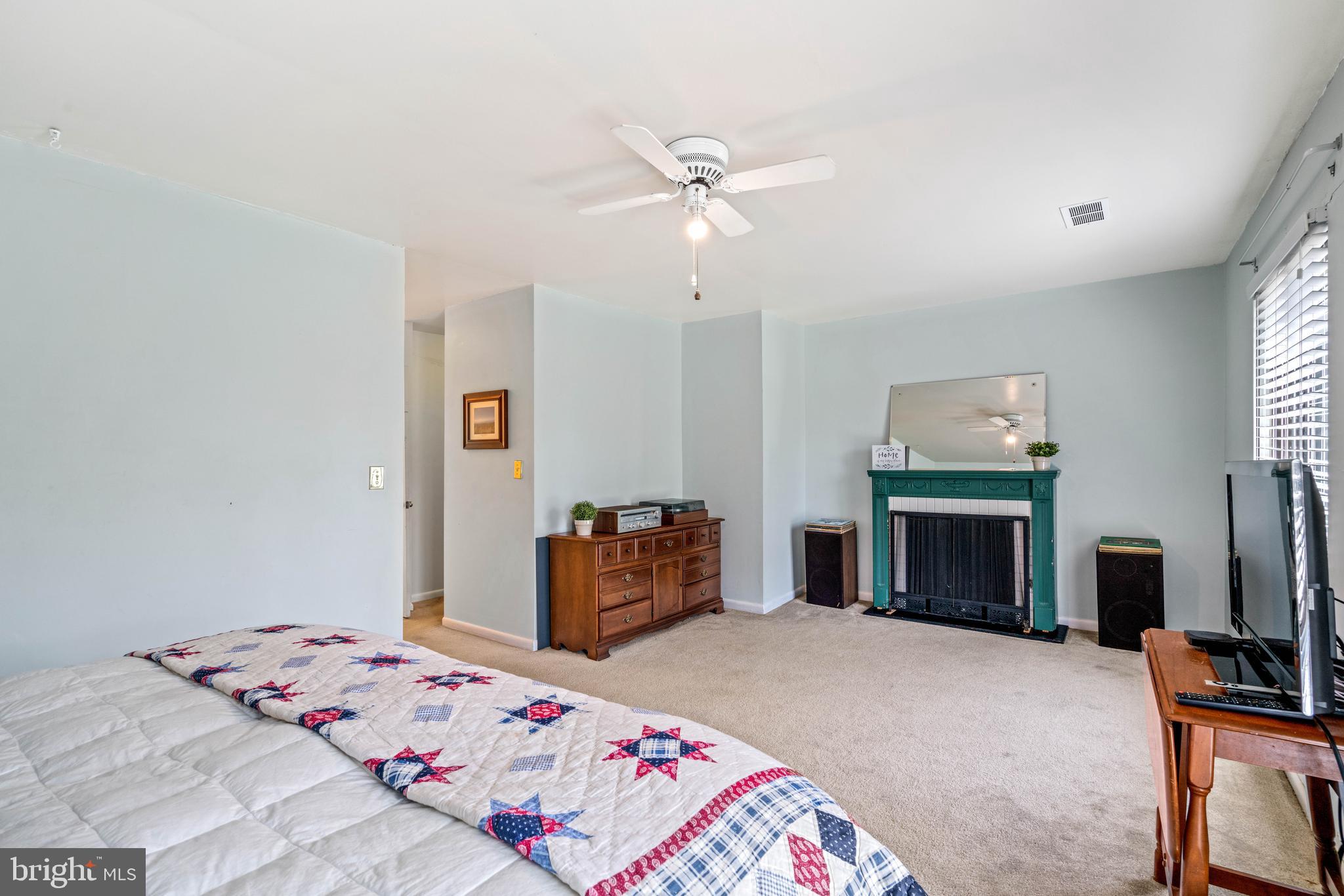 2127 Colts Neck Court Reston, VA 20191 - Photo 22 of 49 Large Primary bedroom with en suite bath