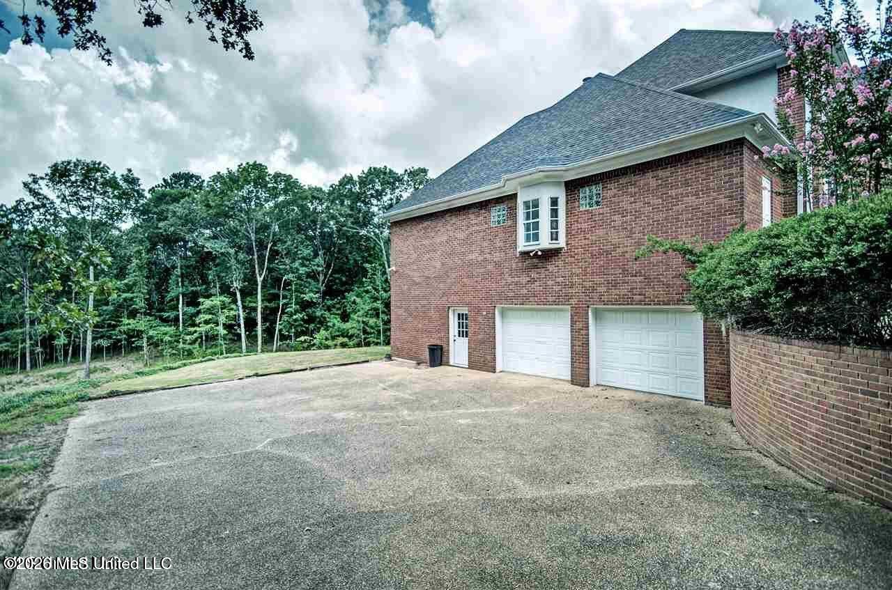 307 Warwick Road Clinton, MS 39056 - Photo 4 of 51 20230123162930827307000000-o